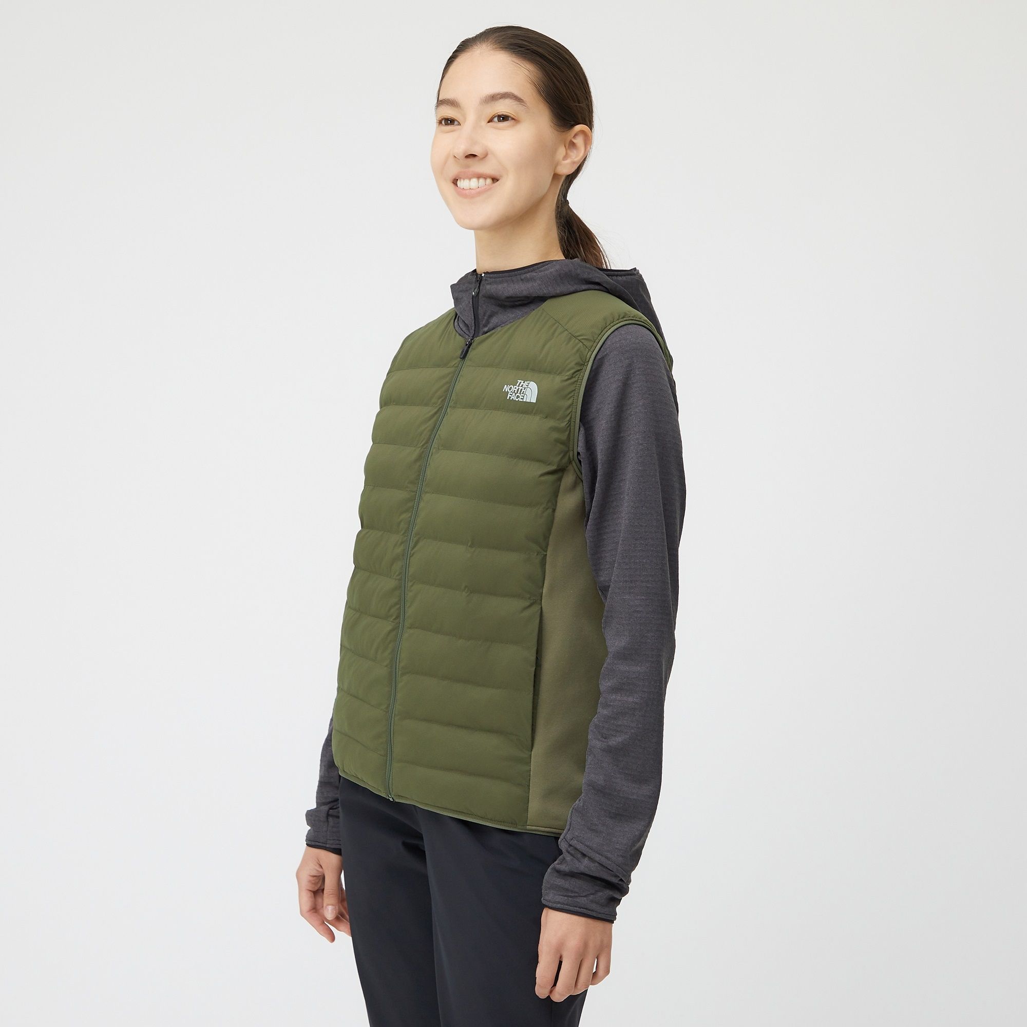 SteP RUNNING ONLINE / The North Face Red Run Vest レッド ラン ベスト（ウィメンズ）NYW82174- NT カーキ【22FW】